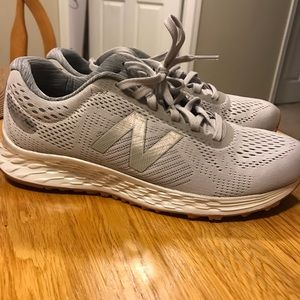 new balance tennis shoe